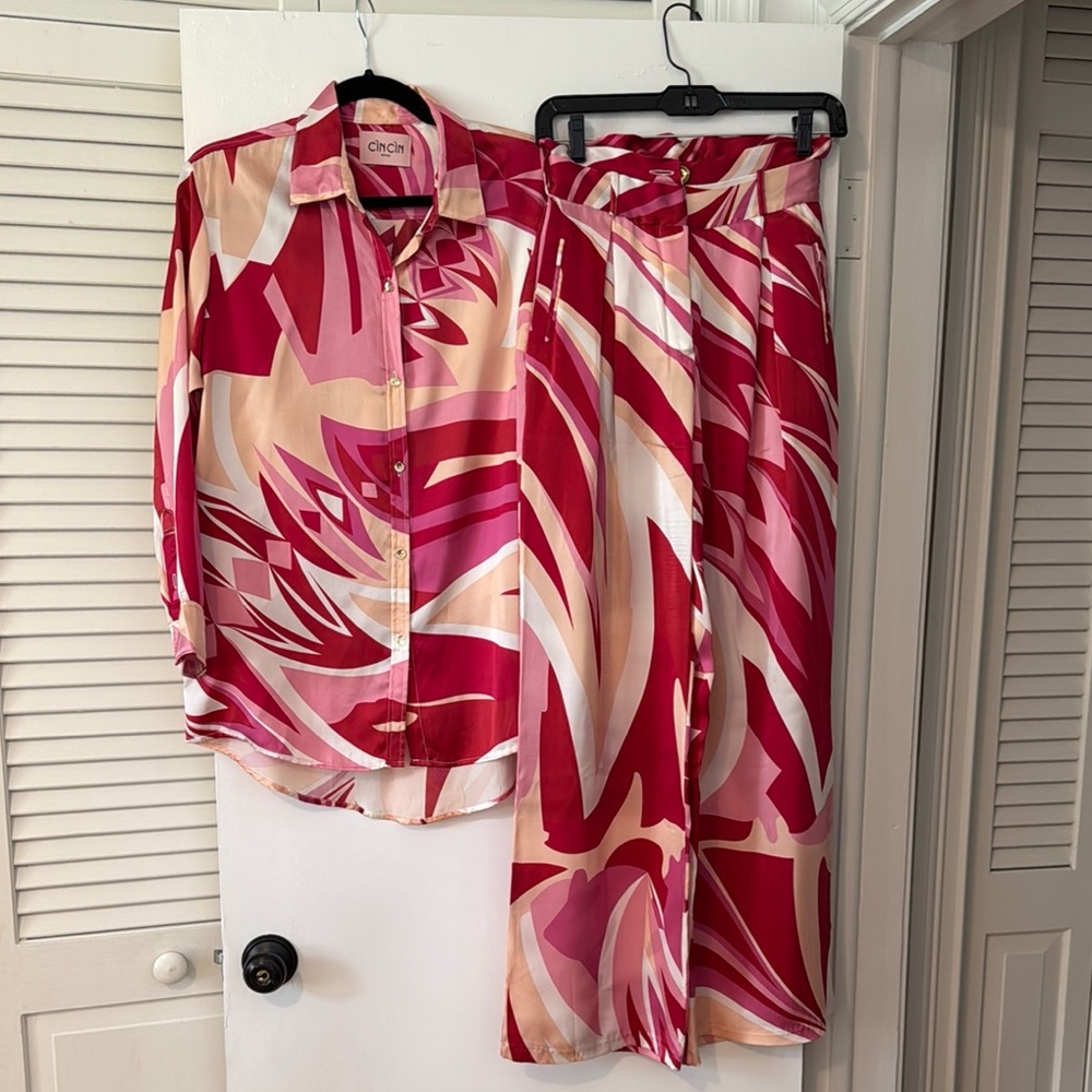 CIN CIN Red Print Silk Blouse and Pant Set Sz. S